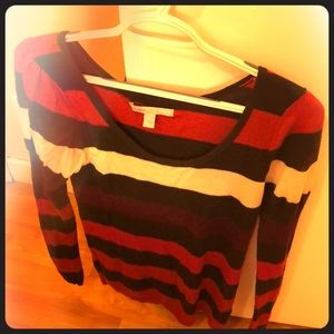 Long sleeve sweater with cute detail on shoulders